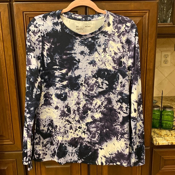 UNDER ARMOUR Top - Picture 1 of 9